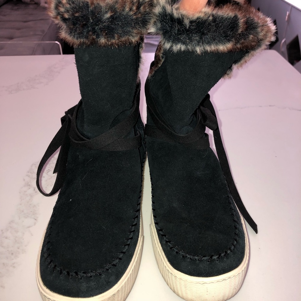 Toms black suede boots! Never worn.